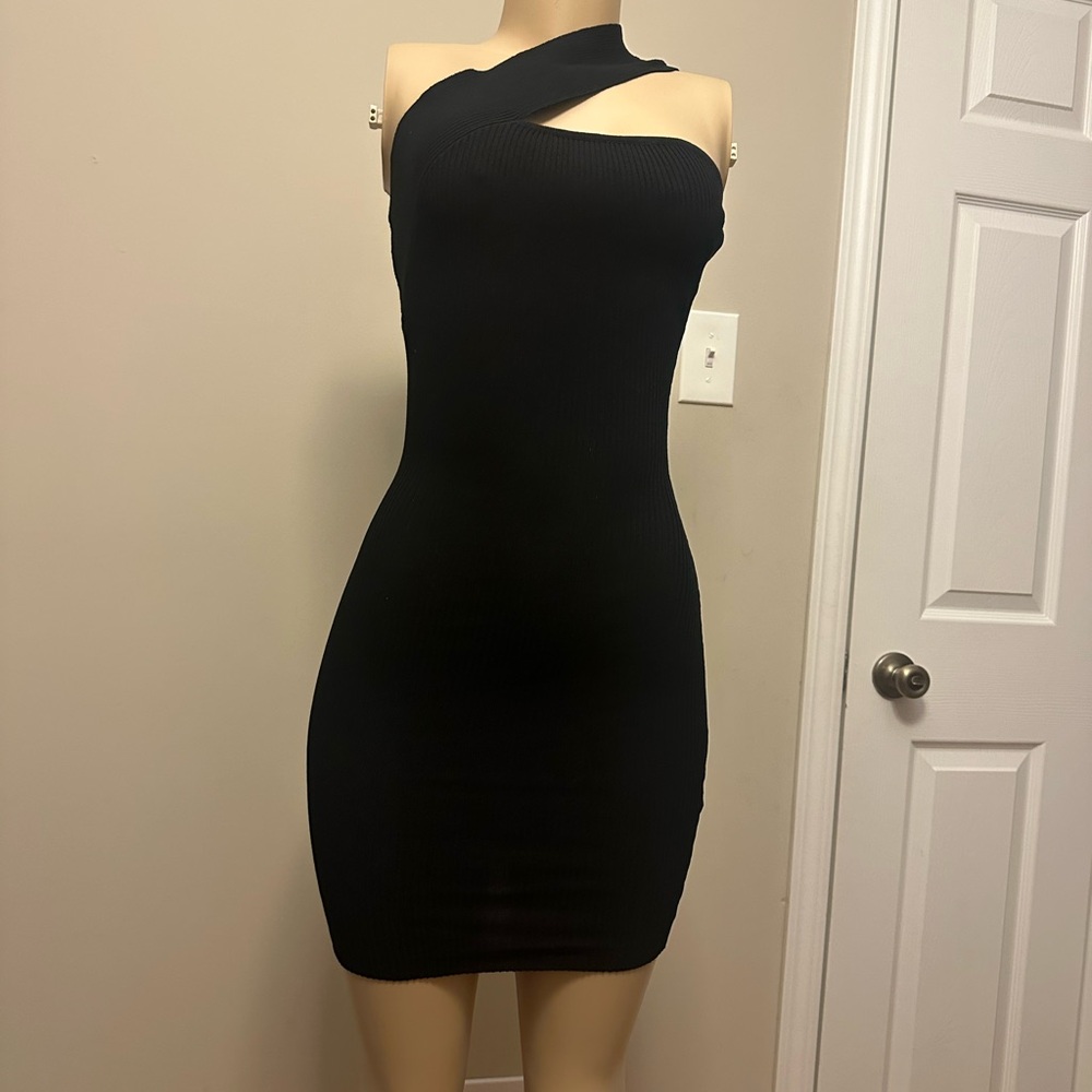 Elegant Black One-Shoulder Dress